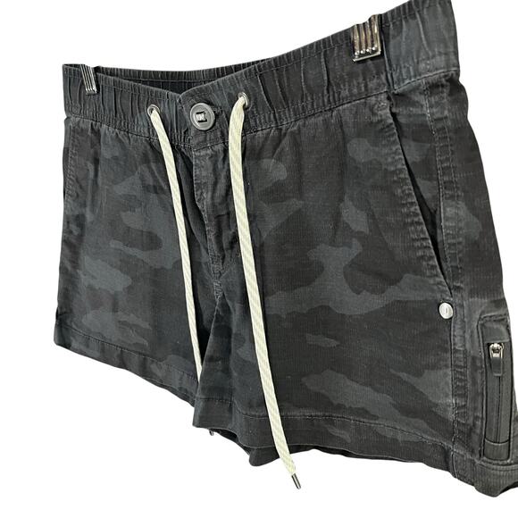 Vuori Ripstop Shorts Womens XS Black Camo Walking Running Sporty Casual Gorpcore - Picture 2 of 14